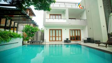 Alberca al aire libre