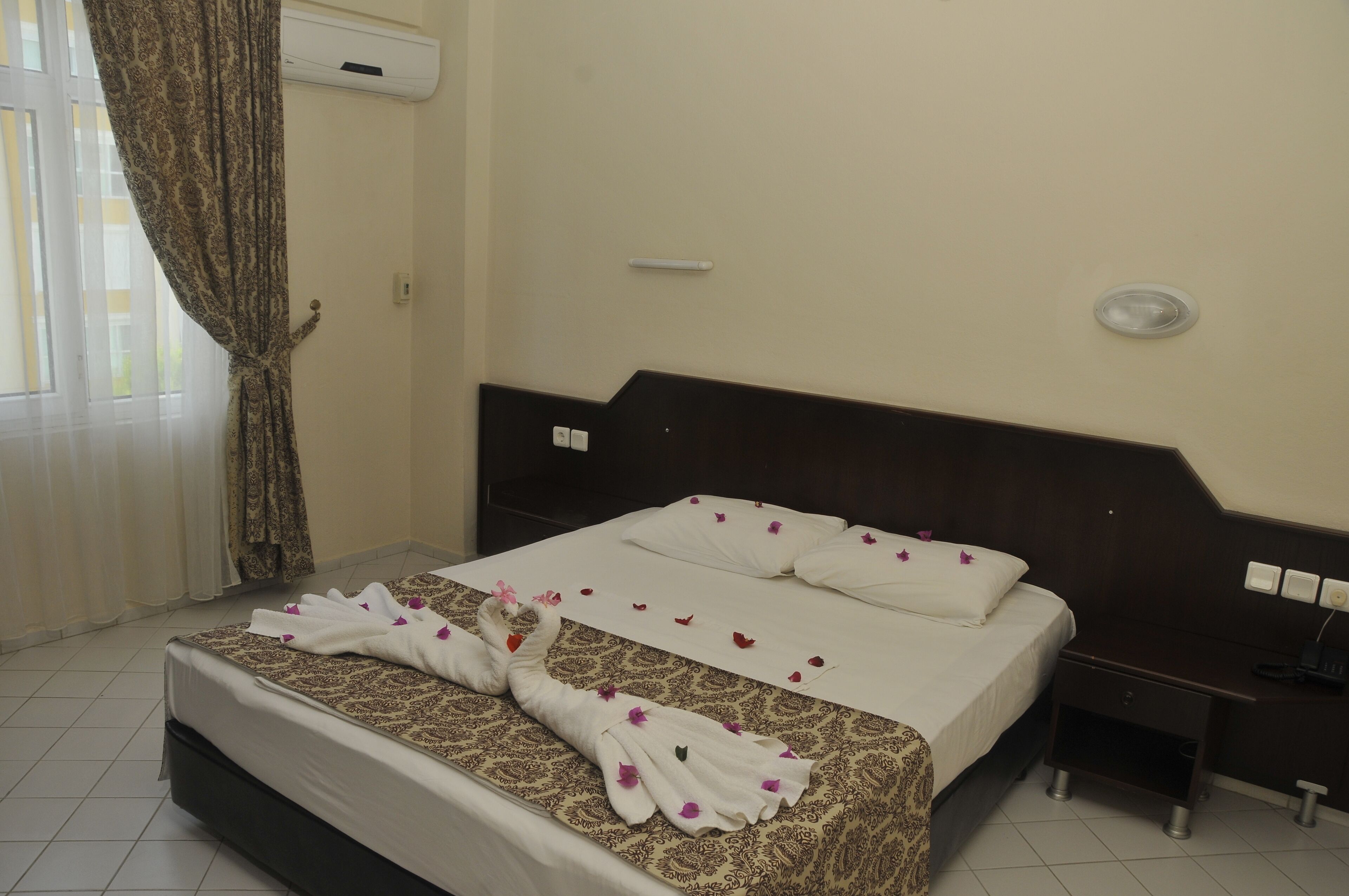Standard Double or Twin Room, Balcony, Pool View | WiFi