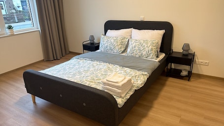 Tabla de planchar con plancha, wifi gratis y ropa de cama . Jeva vastgoed