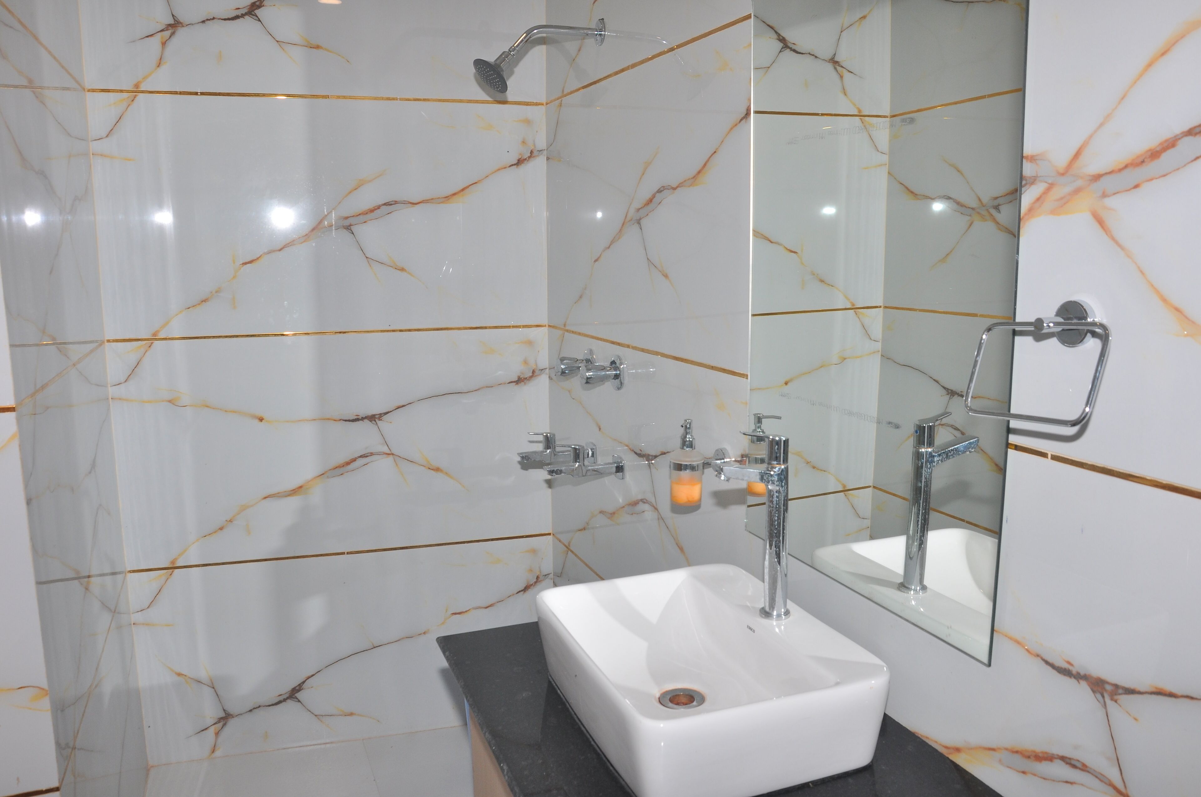 Superior Suite | Bathroom | Shower, free toiletries, towels, soap