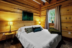 WiFi, bed sheets - Perfect 2-bedroom Treetop Bungalow Treehouse (Leesburg)