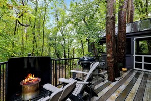 Property grounds - Perfect 2-bedroom Treetop Bungalow Treehouse (Leesburg)