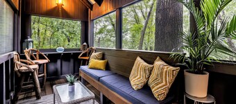 Perfect 2-bedroom Treetop Bungalow Treehouse