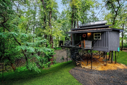 Perfect 2-bedroom Treetop Bungalow Treehouse