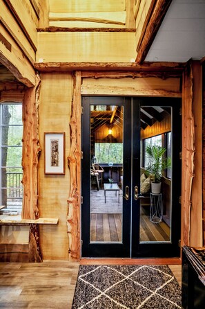 Interior - Perfect 2-bedroom Treetop Bungalow Treehouse (Leesburg)