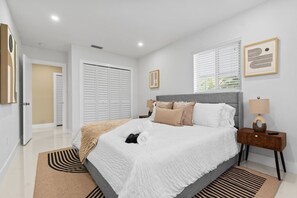 Iron/ironing board, travel cot, WiFi