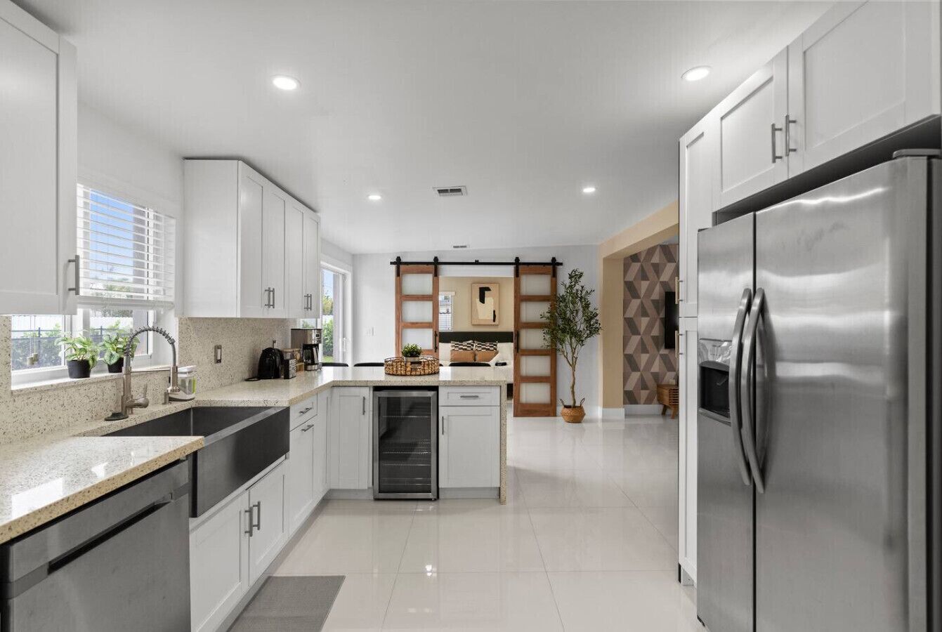 ميكروويف، فرن، غسالة أطباق، ماكينة لصنع القهوة/الشاي