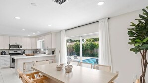 Dining - Heated Pool 6BR/3BA Family Fun (Miami)