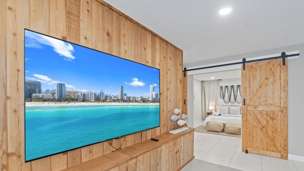 Room - Heated Pool 6BR/3BA Family Fun (Miami)