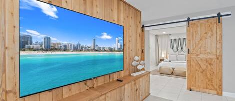 Bureau, fer et planche Ă repasser, lit parapluie, Wi-Fi