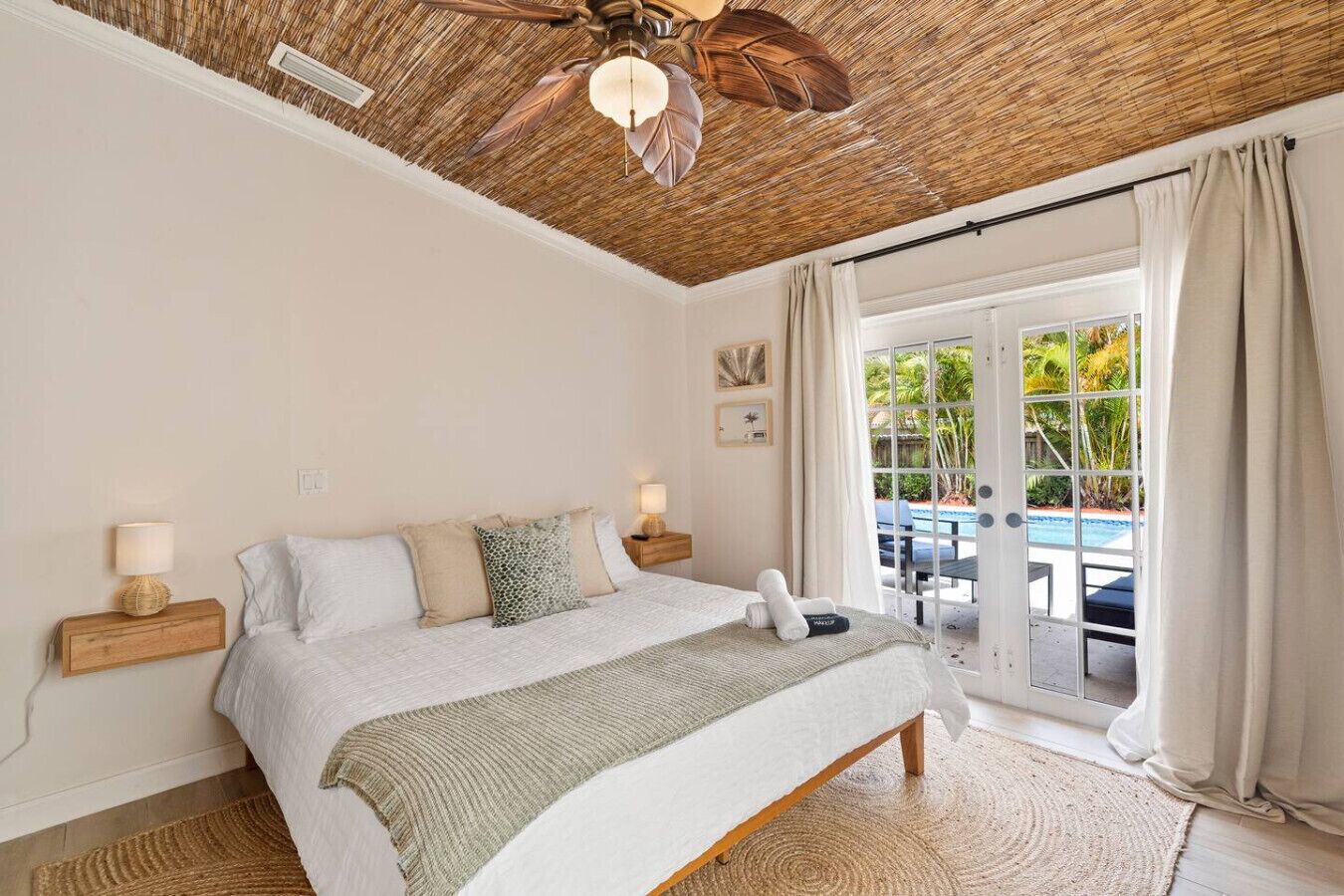 デスク、アイロン / アイロン台、旅行用ベビーベッド、WiFi