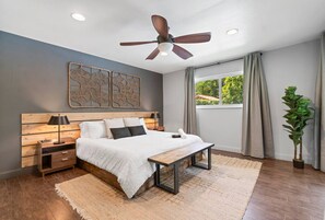 5 bedrooms, desk, iron/ironing board, travel crib