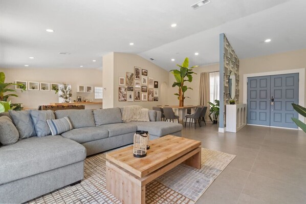 TV - Heated Pool•Family&Friends•5 min FIU•Spanish-Style (Miami)