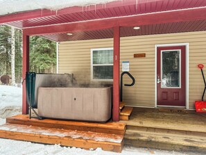 Property grounds - Cozy Fairbanks Escape with Space to Unwind WIFI (Fairbanks)
