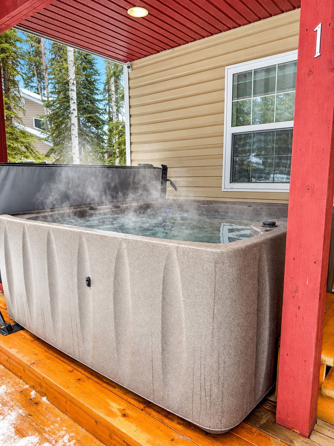 Outdoor spa tub