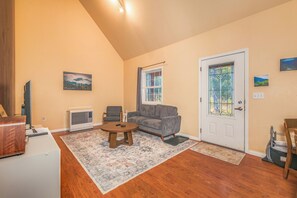 Smart TV - Cozy Fairbanks Escape with Space to Unwind WIFI (Fairbanks)