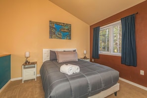 Schreibtisch, Reisekinderbett, kostenloses WLAN, Bettwäsche