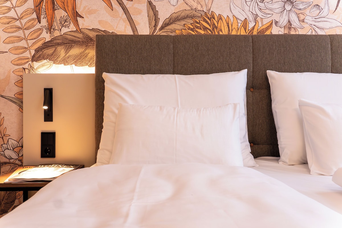 Grand-Studio | Zimmersafe, Schreibtisch, laptopgeeigneter Arbeitsplatz