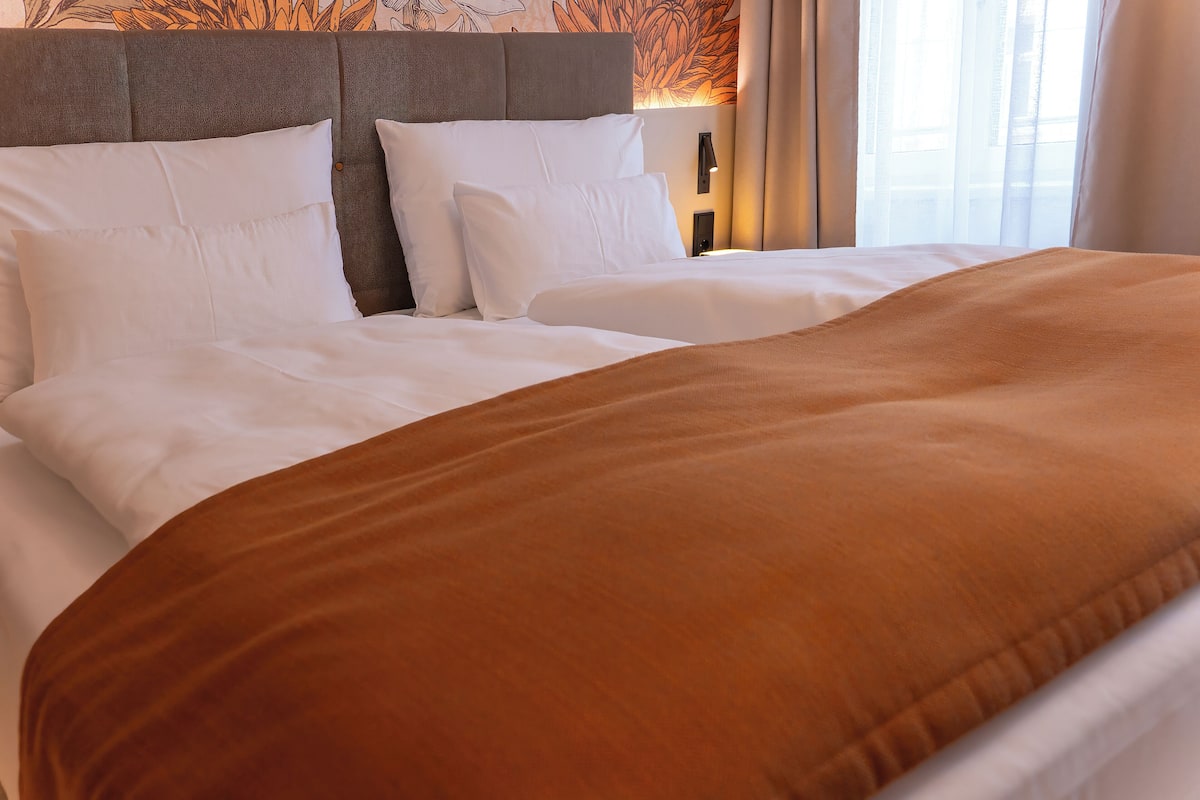 Superior-Apartment | Zimmersafe, Schreibtisch, laptopgeeigneter Arbeitsplatz