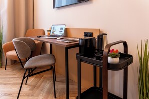 Studio, City View | In-room safe, desk, laptop workspace, blackout drapes - OLIVER comfy I Self check-in Apartments (Vienna)