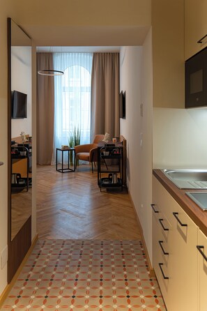 Superior-Apartment | Eigene Küche | Kühlschrank, Mikrowelle, Herdplatte, Geschirrspüler