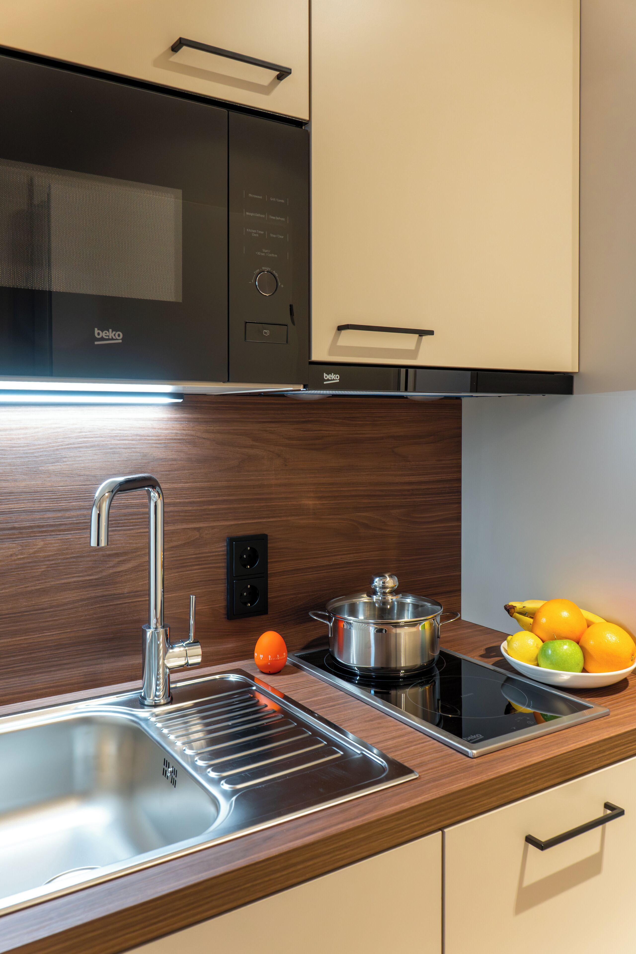 ตู้เย็น, ไมโครเวฟ, เตาประกอบอาหาร, เครื่องล้างจาน