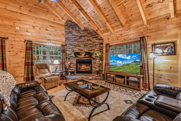 TV, fireplace, video games, ping pong - Nestled in a serene setting Bamboo Hideaway offers a perfect retreat for familie (Cosby)