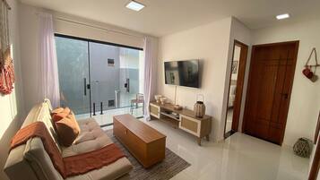 Apartamento básico | Área de estar | Smart TV 32 polegadas com canais digitais