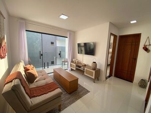 Apartamento básico | Área de estar | Smart TV 32 polegadas com canais digitais