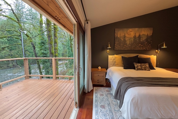 8 Schlafzimmer, Schreibtisch, Bügeleisen/Bügelbrett, Reisekinderbett