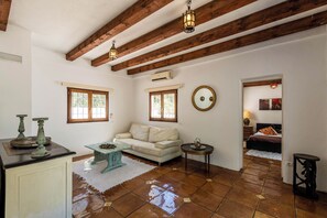 DVD player - Villa Can Secorrat - Four Bedroom Villa, Sleeps 8 (Ibiza)