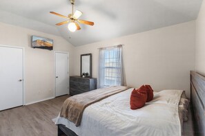 Iron/ironing board, WiFi, bed sheets - Kendrix Stays III (Killeen)