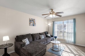 Living area - Kendrix Stays III (Killeen)