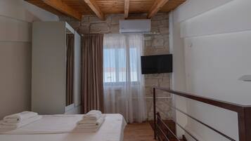 Duplex Suite Upper Floor | Soundproofing, free WiFi