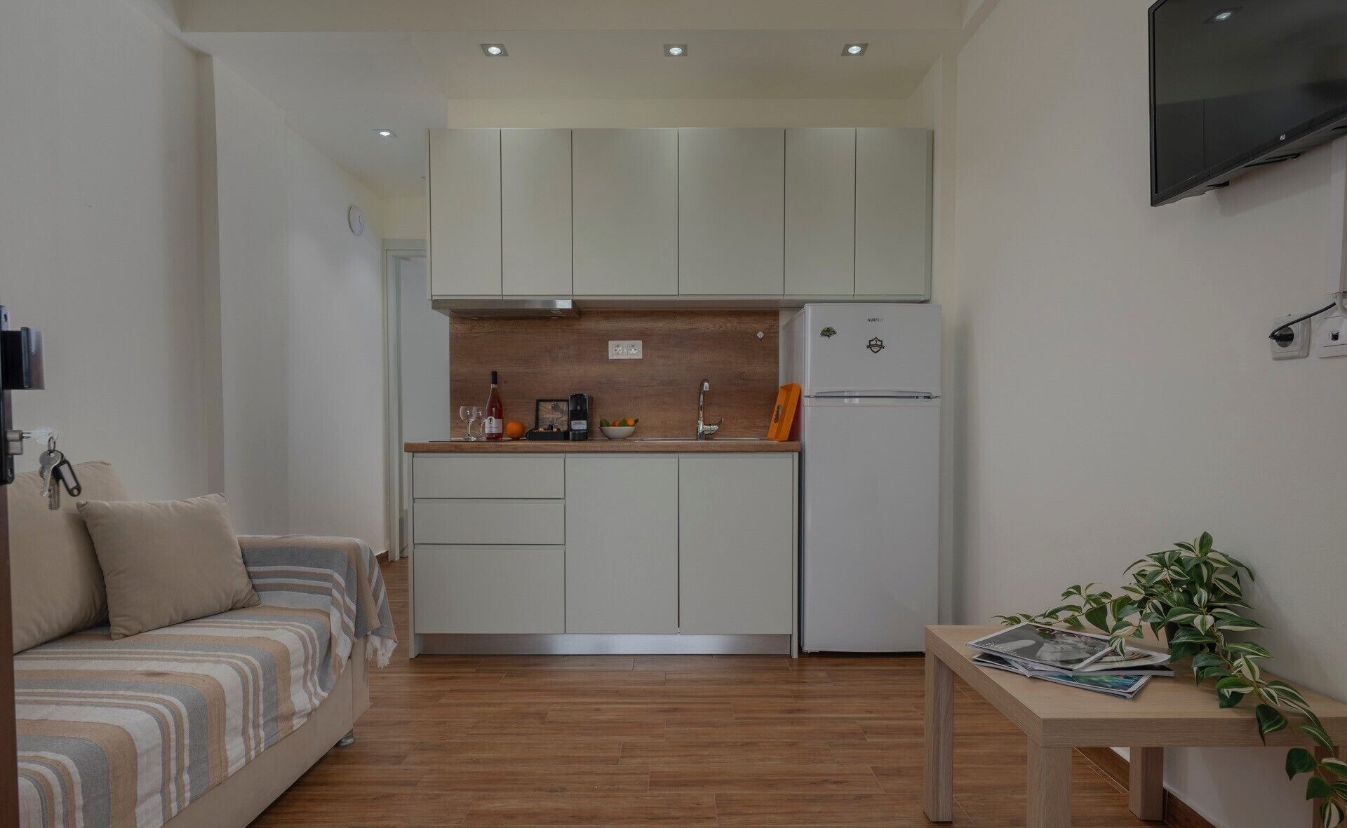Comfort Suite Ground Floor | Living area | 32-inch Smart TV with satellite channels