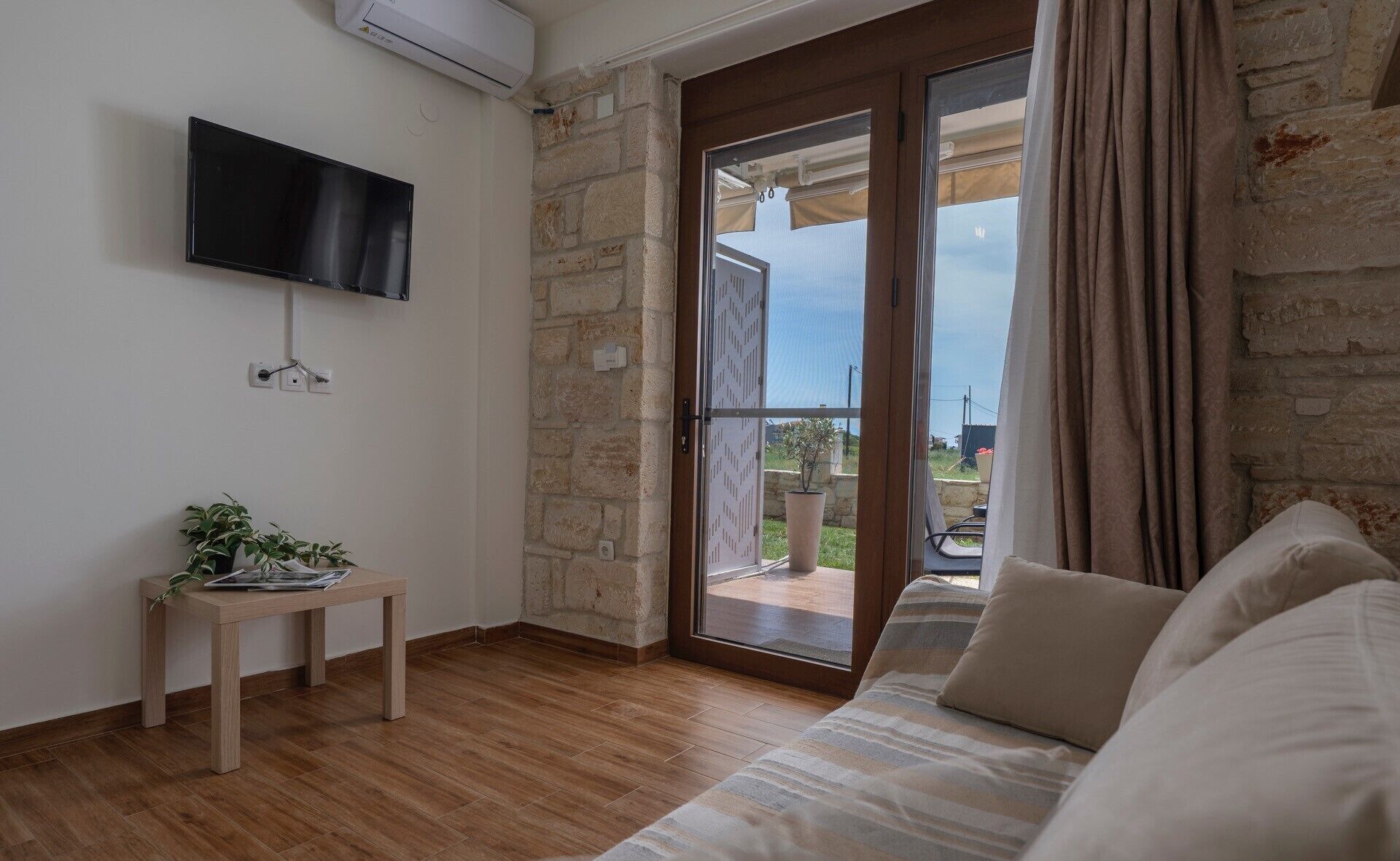 Comfort Suite Ground Floor | Living area | 32-inch Smart TV with satellite channels