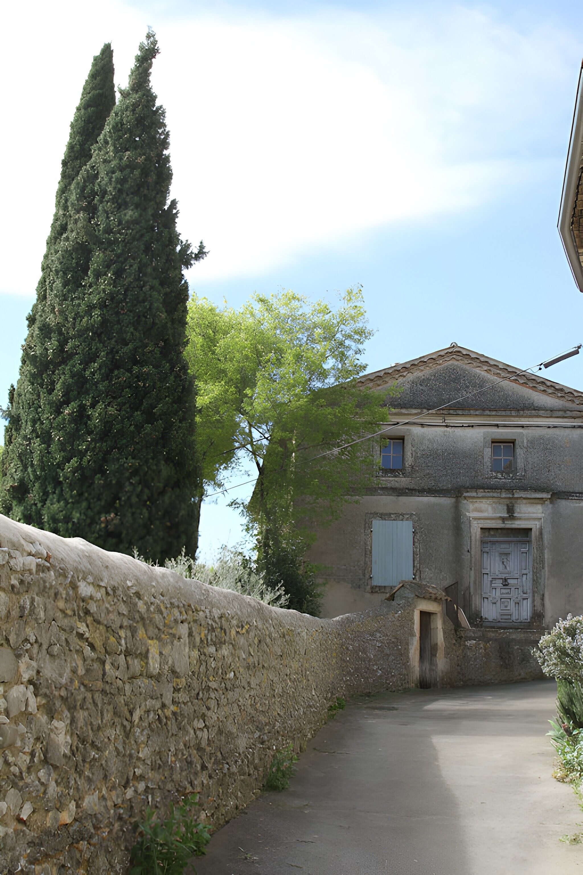 المنشأة من الخارج