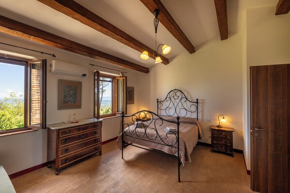 2 makuuhuonetta, vauvan matkasänky, ilmainen Wi-Fi, vuodevaatteet