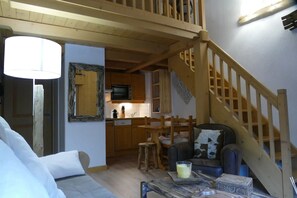 Living area - 6-person apartment 7-minute walk from village center. Parking, conveniently located (Megève)