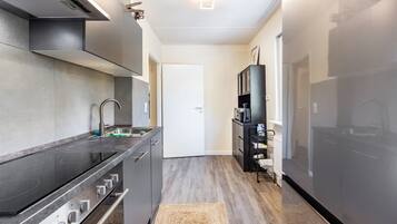 Frigorífic, microones, forn i placa de cuina