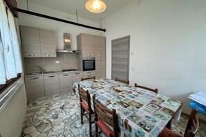 Dining - Spacious 3-Bedroom Apartment with Parking near Monte Grappa (Crespano del Grappa)