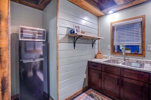 冰箱、微波炉、茶具/咖啡用具、烤面包机