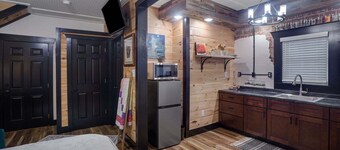 NEW! Rustic KY Retreat, Columbia House Unit B