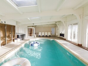 Innenpool, beheizter Pool