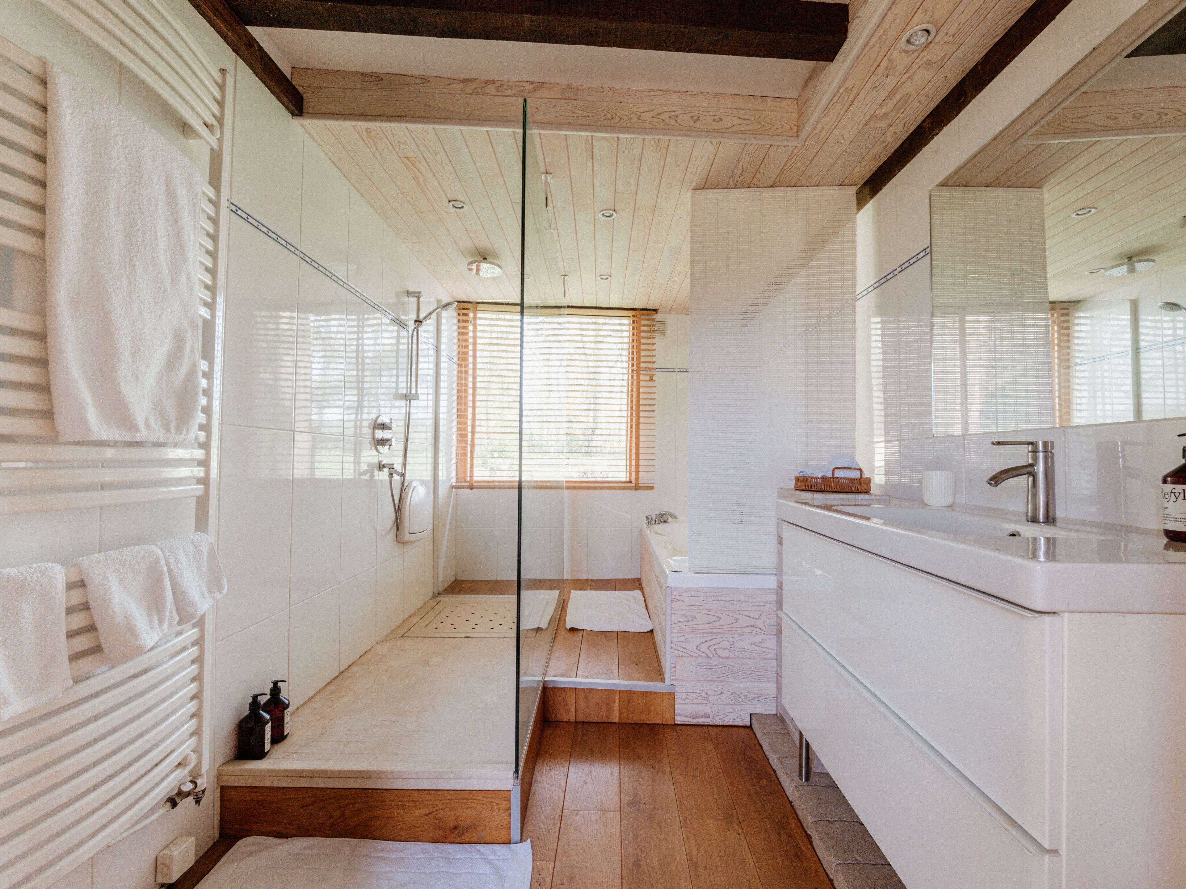 Shower, free toiletries, hair dryer, towels