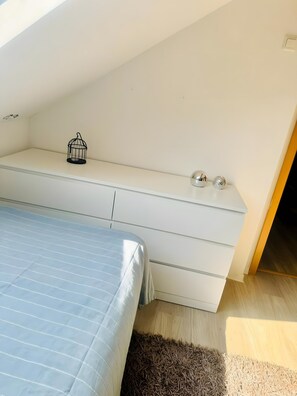 Bügeleisen/Bügelbrett, WLAN, Bettwäsche