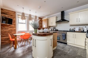 Fridge, microwave, oven, dishwasher - Main Street (No 115) | Lower Largo (Lower Largo)