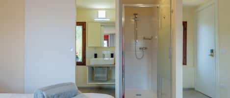 Shower, bidet, shampoo