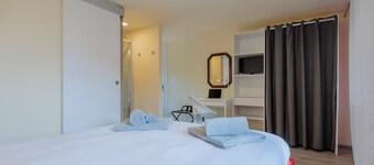 The property is located in a strategic position: a 7-minute walk from the international barracks, 5 minutes by car from the town center, 5 minutes by car from the hospital, and just 30 seconds from the riverside along the Livenza, perfect for cycling.Ava