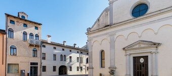 The property is located in a strategic position: a 7-minute walk from the international barracks, 5 minutes by car from the town center, 5 minutes by car from the hospital, and just 30 seconds from the riverside along the Livenza, perfect for cycling.Ava